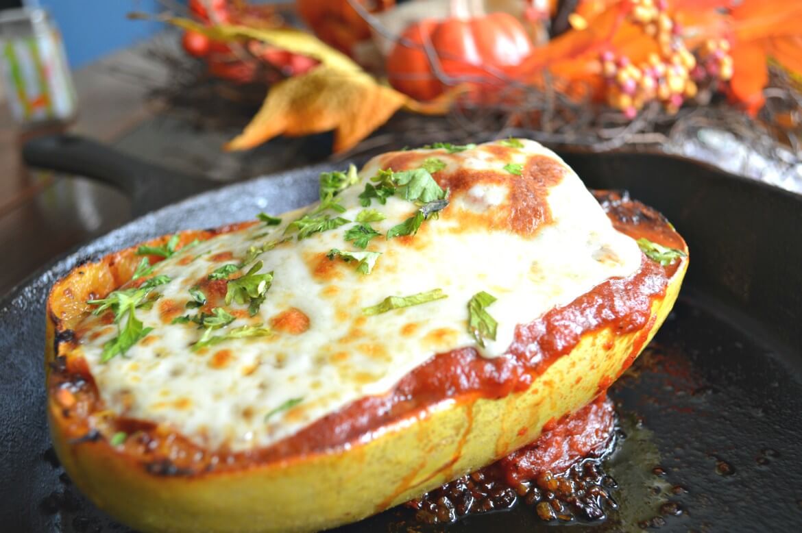 Guilt Free Spaghetti Squash Chicken Parmesan | The perfect dinner date night for two | Healthy recipe alternatives that are just as delicious | Clean eating comfort food | Italian inspired recipes | Easy kid-friendly meals | #cleaneating #healthyrecipes #comfortfood #chickenparm | theMRSingLink
