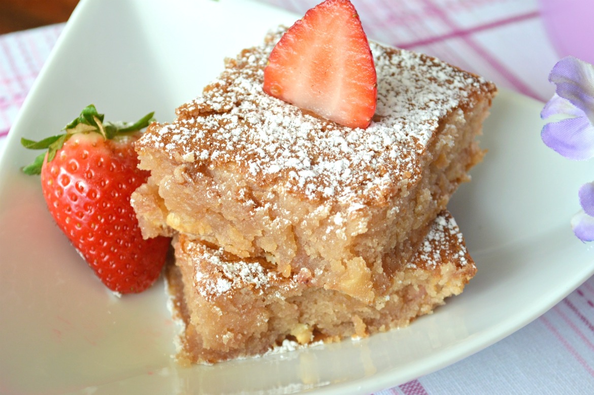 Simply Strawberry Blondie Bars [Made With Real Fresh Strawberries!] | #freshfromflorida #IC #ad | Strawberry blondie recipe using REAL fresh strawberries (not the strawberry cake mix!) | Desserts using fresh strawberries | Why using Fresh From Florida produce is my go-to for making succulent recipes | #desserts #strawberries | Sweet tooth worthy desserts using strawberries | theMRSingLink