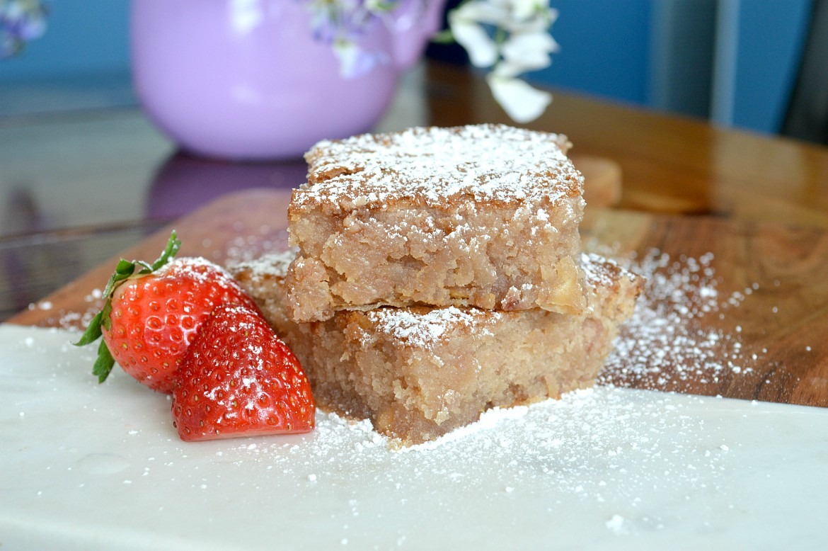 Simply Strawberry Blondies [With Fresh Strawberries!] | #ad #freshfromflorida #IC | Strawberry blondie recipe using REAL fresh strawberries (not the strawberry cake mix!) | Desserts using fresh strawberries | Why using Fresh From Florida produce is my go-to for making succulent recipes | #desserts #strawberries | Sweet tooth worthy desserts using strawberries | theMRSingLink