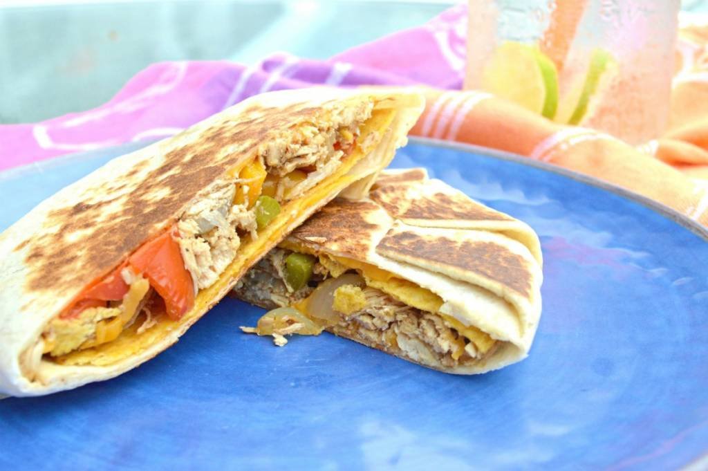 Chicken Fajita Tostada Wrap [Featuring Bell Peppers] | AD #freshfromflorida #peppers | Fun and easy date night meal featuring bell peppers | A twist on Tex-Mex fajita and tostada inspired wraps | Quick and easy recipe ideas with leftover chicken | #recipes #chicken #fajita | theMRSingLink