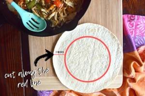 Chicken Fajita Tostada Wrap [Featuring Bell Peppers] | AD #freshfromflorida #peppers | Fun and easy date night meal featuring bell peppers | A twist on Tex-Mex fajita and tostada inspired wraps | Quick and easy recipe ideas with leftover chicken | #recipes #chicken #fajita | theMRSingLink