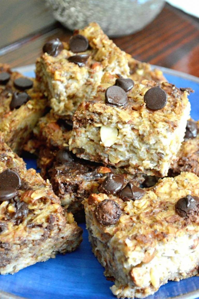 Banana Chocolate Chip Oatmeal Breakfast Bars THEMRSINGLINK