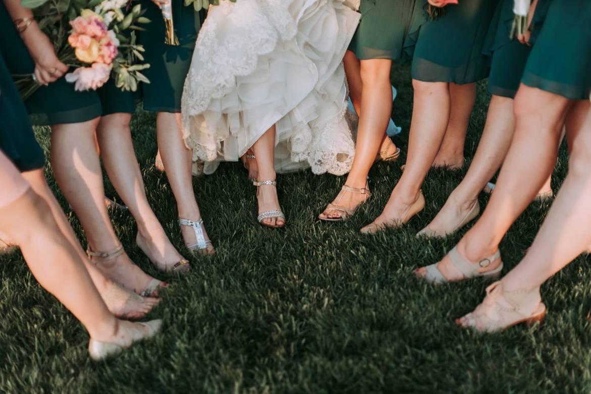 Why I Chose Not To Have Bridesmaids [In My Wedding] | I didn't have a bridal party for my wedding, and I don't regret it | If you're struggling to decide whether or not to have bridesmaids in your wedding, here's my unconventional approach as to why I didn't have a wedding party | #bridesmaids #bridal #wedding | theMRSingLink