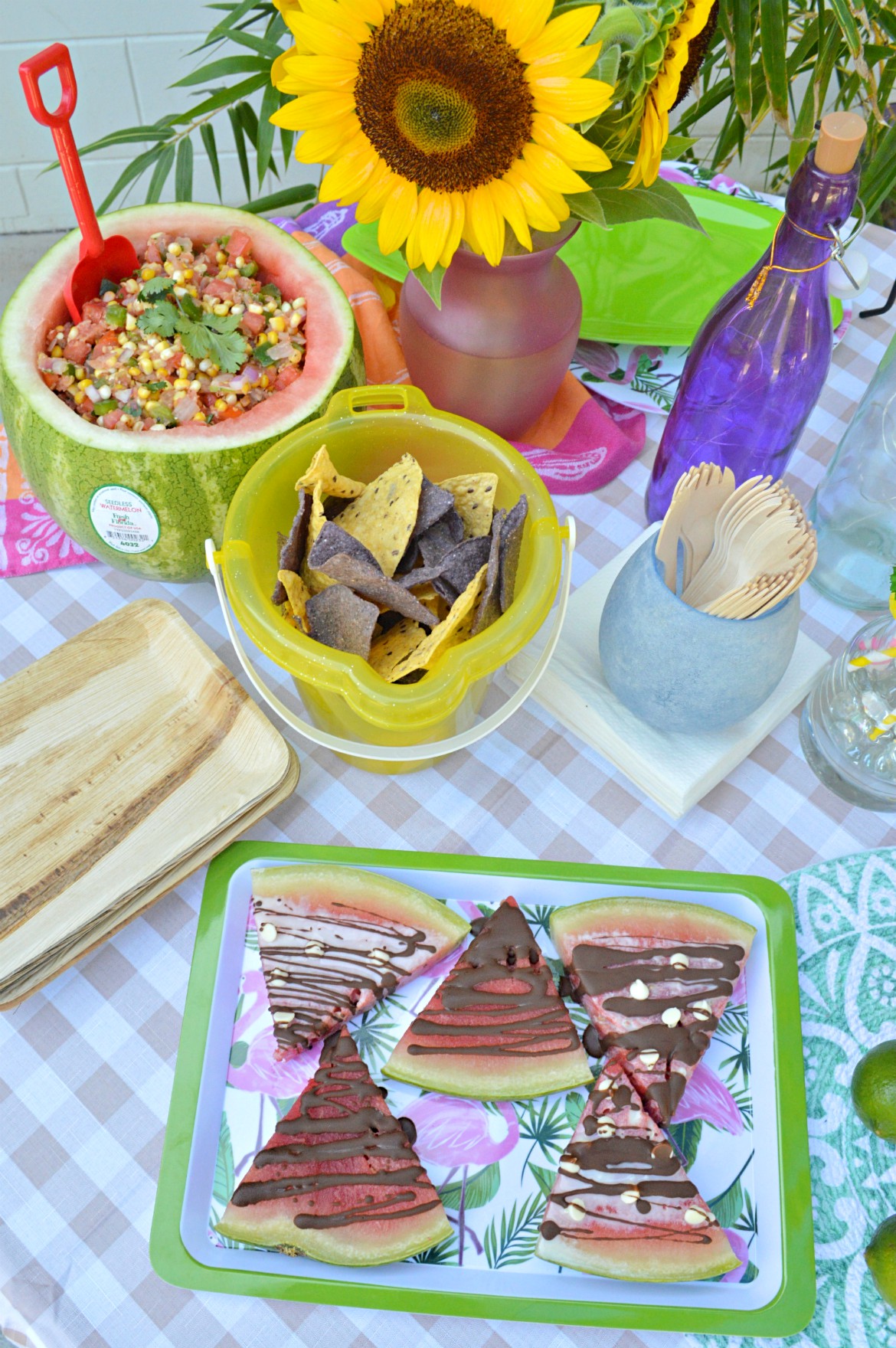 Celebrating Summer With An Outdoor Dinner Party | #ad #freshfromflorida #produceparty | How to throw an eco-friendly summer dinner party | Summer outdoor party idea featuring fresh produce | Summer pool party recipes and outdoor party decorations | Celebrating summer with Fresh From Florida recipes | Watermelon and sweet corn recipes | #summerparty #freshrecipes #cornsalsa #fruitrecipes | theMRSingLink