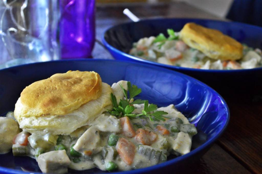 30 Minute Deconstructed Chicken Pot Pie | A twist on a classic favorite in comfort food | Date night recipes in 30 minutes or less | #chickenrecipes #30minutemeals #datenight | theMRSingLink