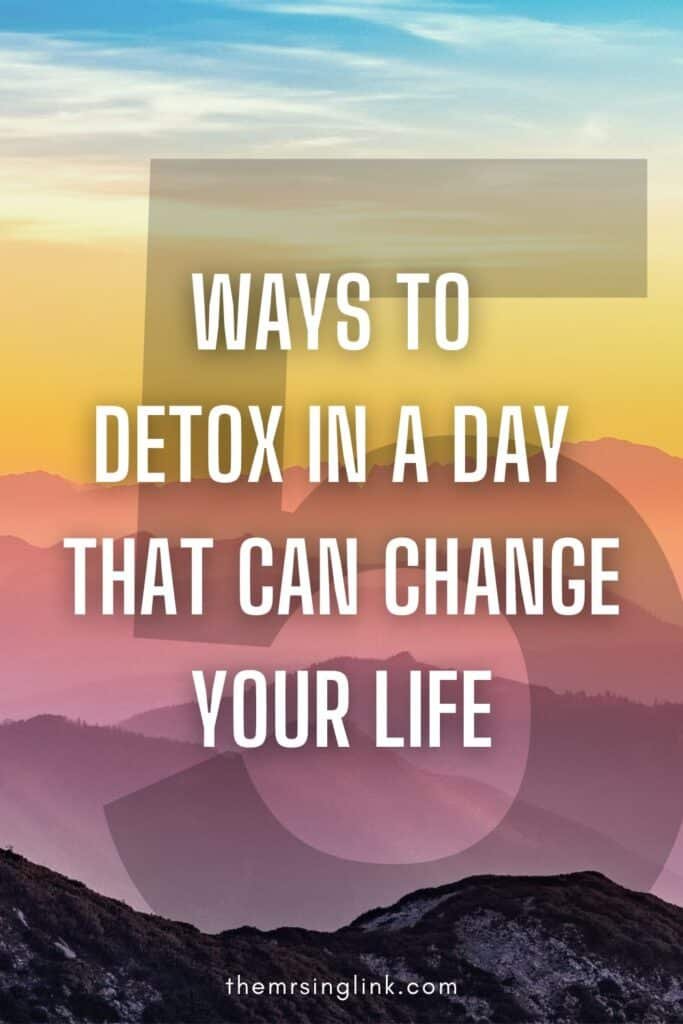 5 Ways to detox in a day that can change your life | A 24-hour detox can be life-changing since we now live in a heavily consumer and performance-based culture. And small changes can have a dramatic impact. #personalgrowth #detox