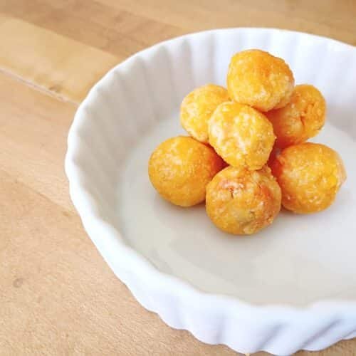 It's crazy how expensive commercial medication treats are for dogs! Not only that but they're made with absolute trash ingredients - lots of sugar, like molasses, and unnecessarily filler ingredients to get that soft, pliable texture, like glycerin.