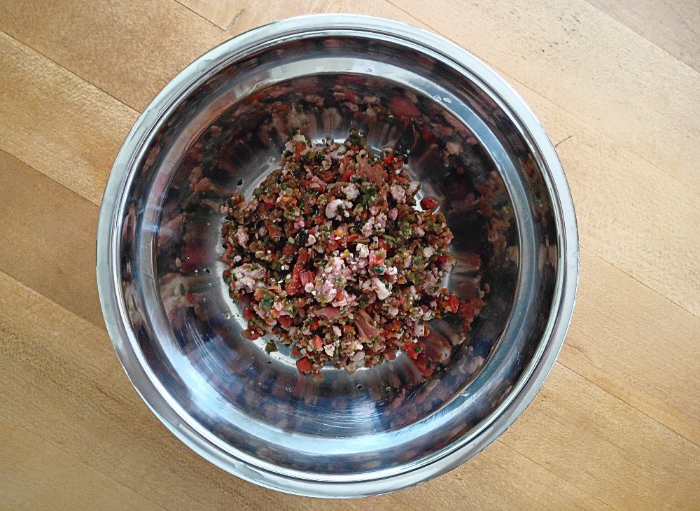 I stopped feeding my dog kibble - 6 dog food alternatives (pros and cons)